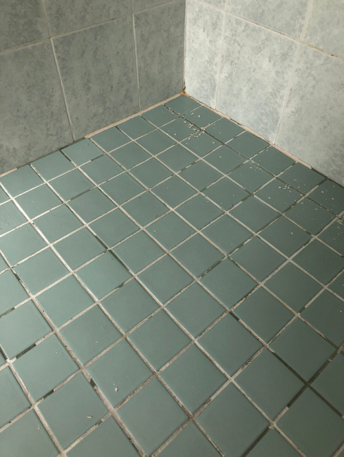 MG - before-dirty tiles 1